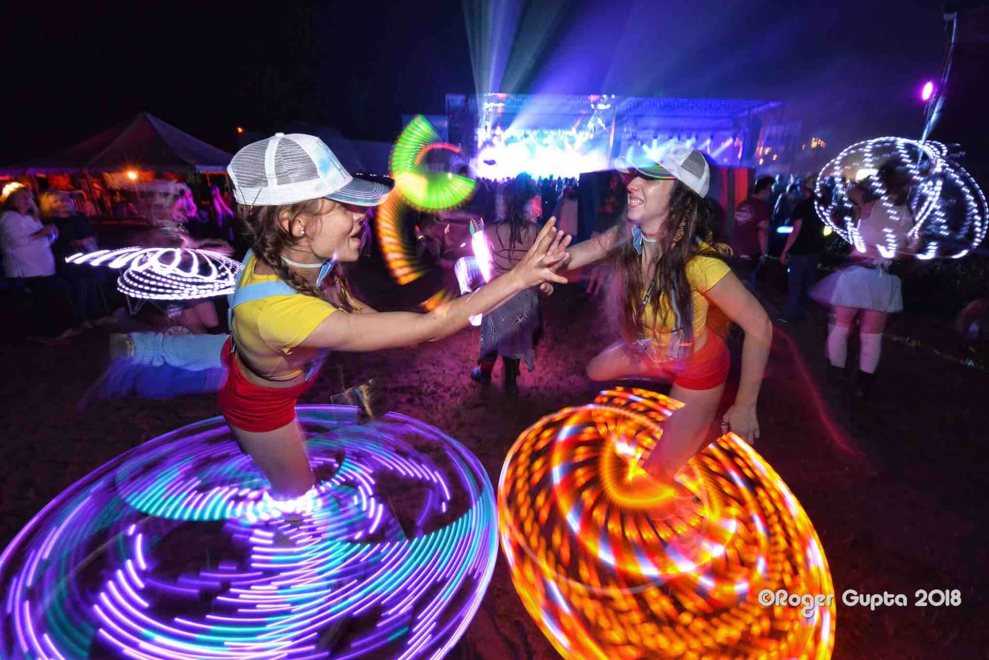 maria and victoria using glowing hoops at mountain music festival 2018