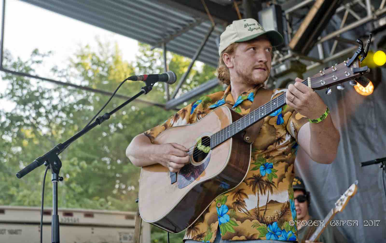 tyler childers performing at mountain music festival 2017