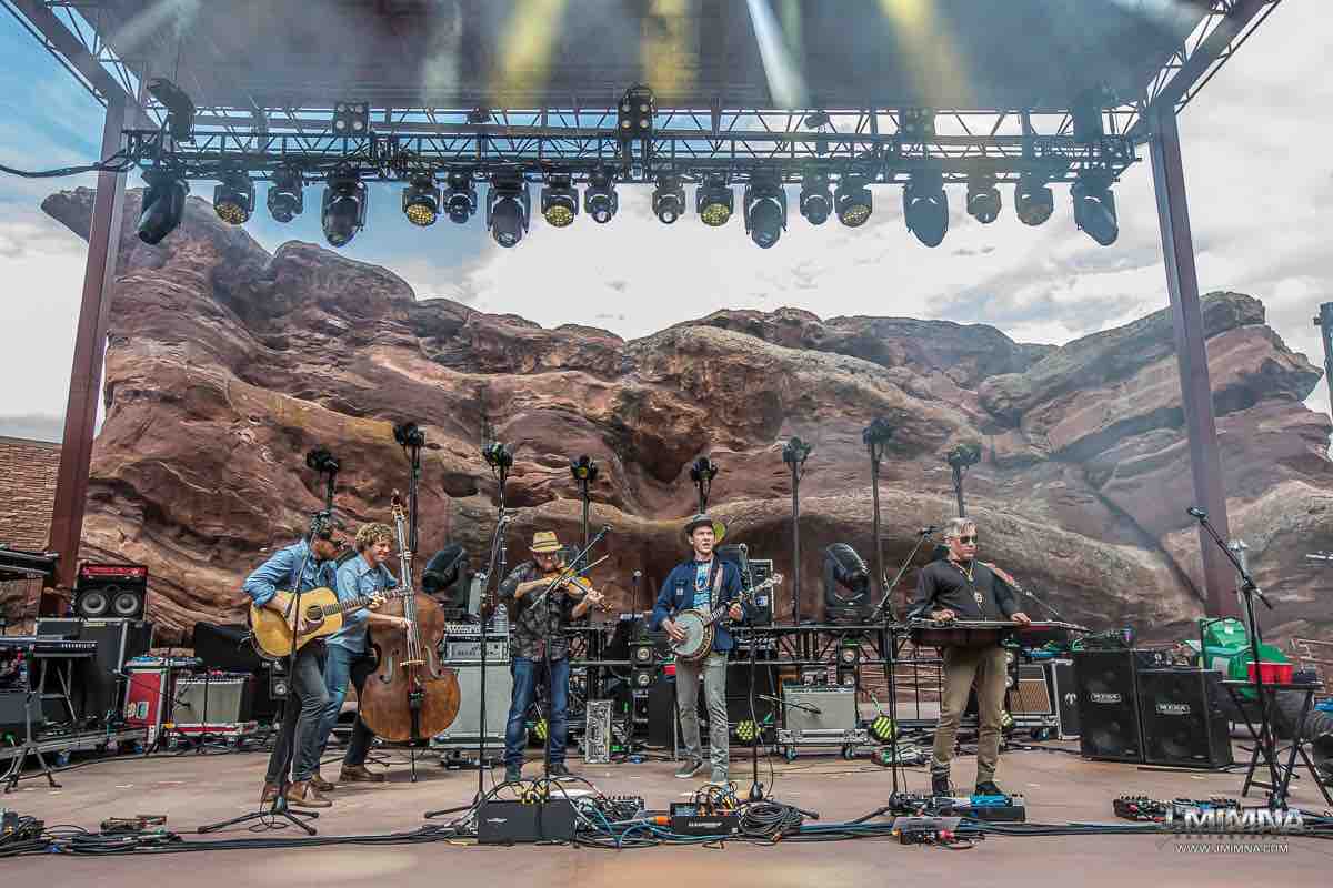 infamous stringdusters on stage at red rocks