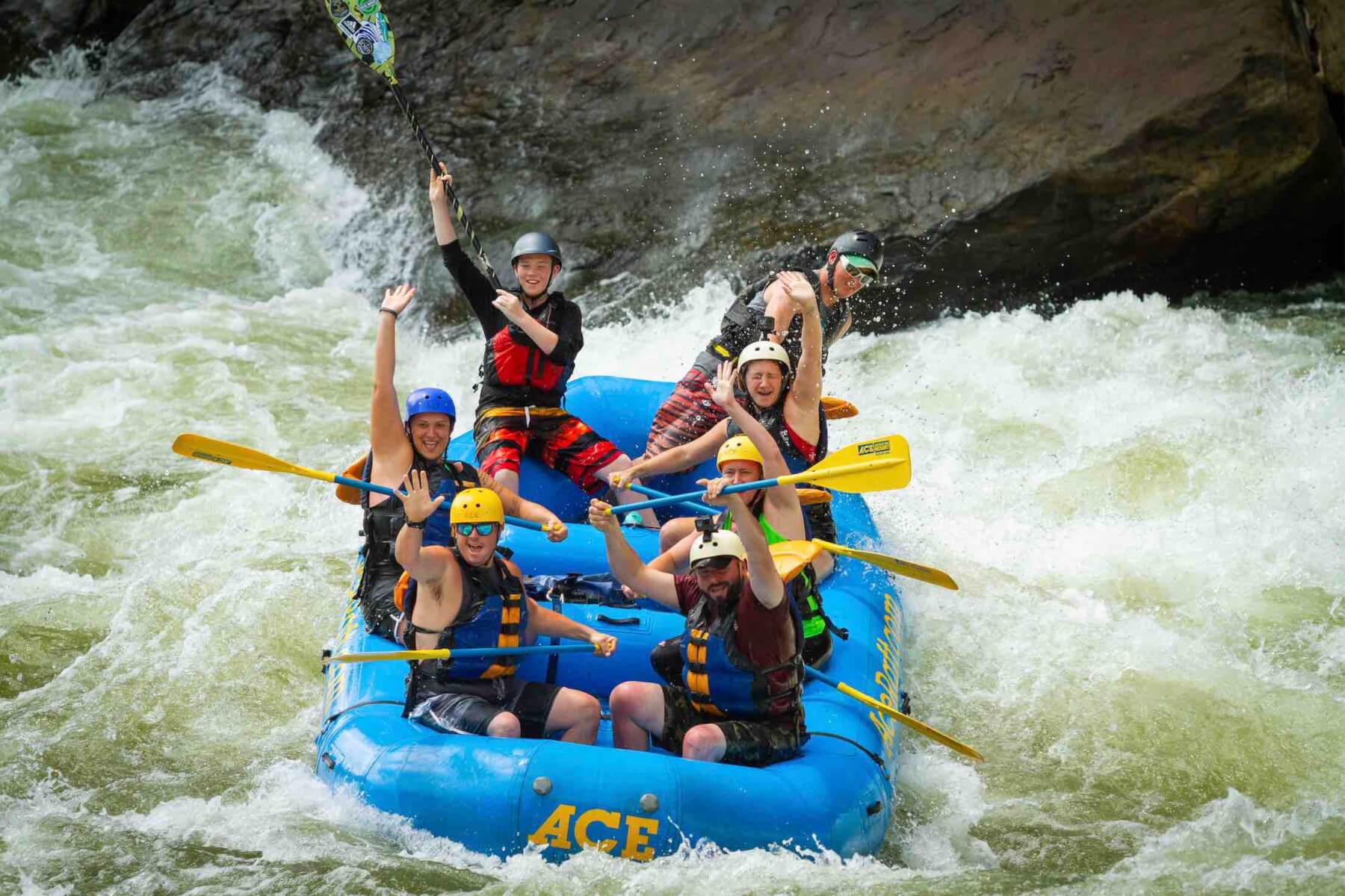 whitewater rafting with ace adventure resort in the new river gorge at lower keeney rapid