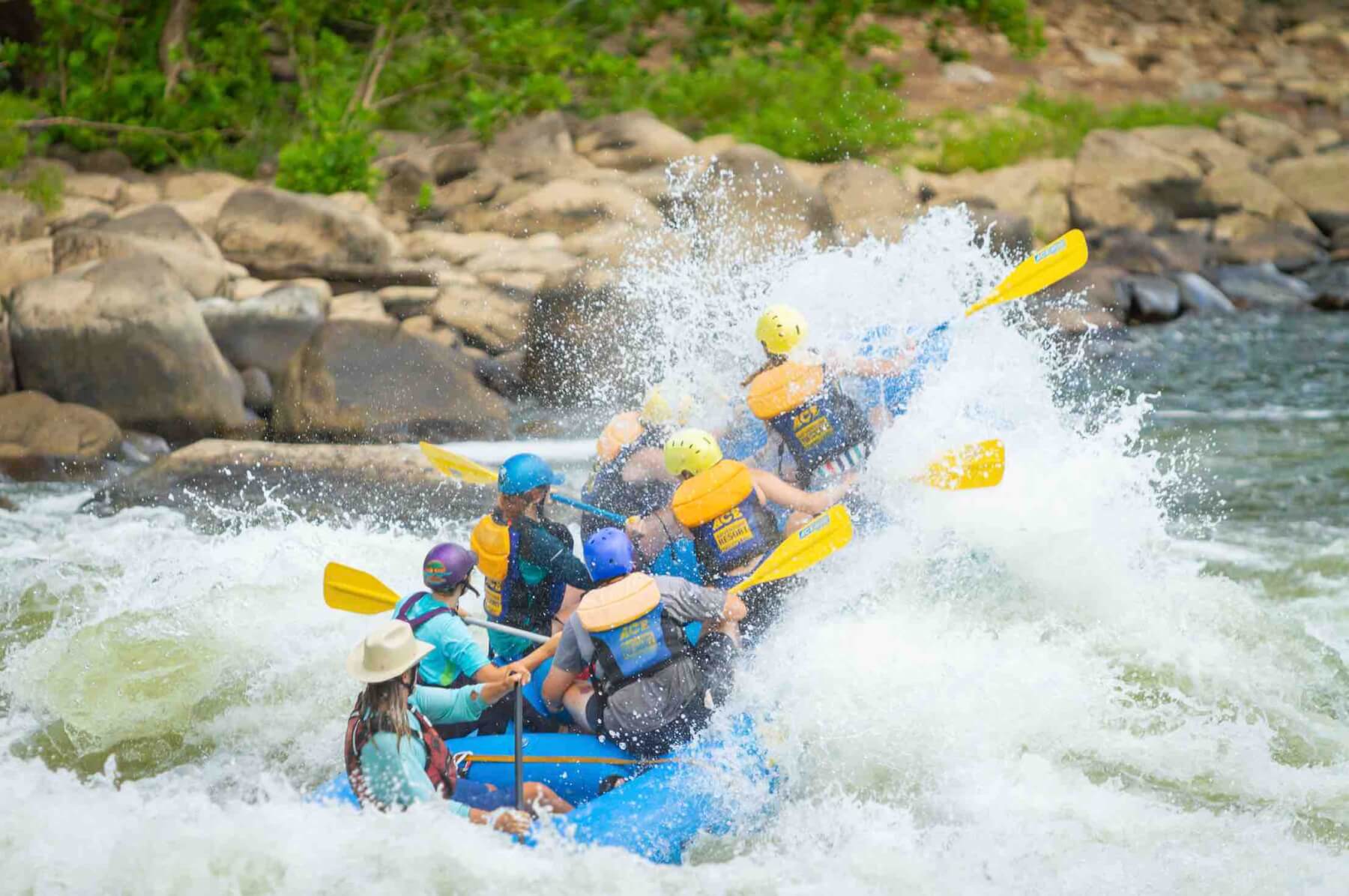 whitewater rafting on the new river gorge big hit 